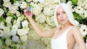 Lady Gaga spegne trenta candeline