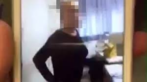 Prof in Toscana, balletto hot in classe con tanto di seno in mostra