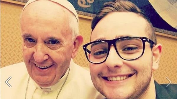 Papa Francesco e suoi selfie con i giovani artisti