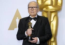 Ennio Morricone sospende i concerti, non sta bene