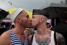 Gay Pride a Milano sfilano in 200.000