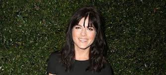 Selma Blair perde la testa in aereo e inizia a dare i numeri