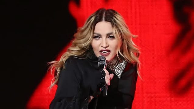 Madonna promesse piccanti per chi voterà Hillary Clinton