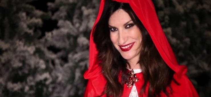 Laura Pausini conquista la vetta delle classifiche con “Laura Xmas”