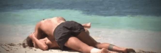Isola dei Famosi arriva il primo bacio