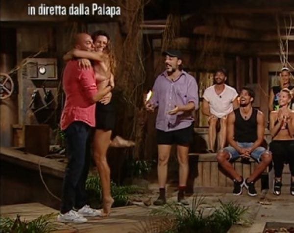 Isola dei Famosi, forse è nata una passione