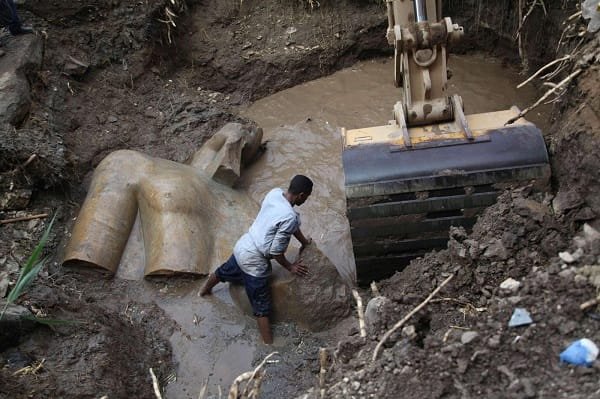 Il Cairo, ritrovata una statua gigante di Ramses II