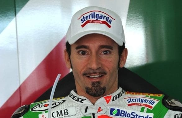 Max Biaggi torna a casa dopo l’incidente sul circuito del Sagittario Max Biaggi torna a casa dopo l’incidente sul circuito del Sagittario