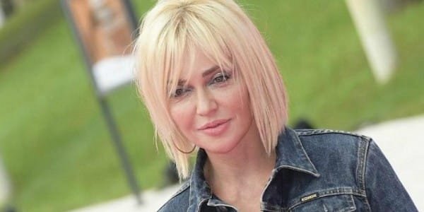 Paola Barale mezzo secolo da fare invidia a tante Paola Barale mezzo secolo da fare invidia a tante