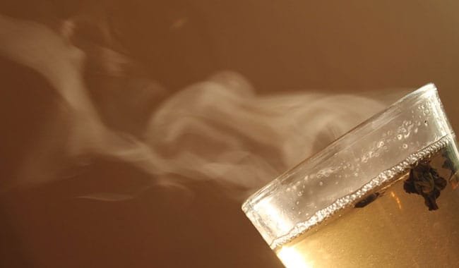 Acqua calda un toccasana bevuta al mattino