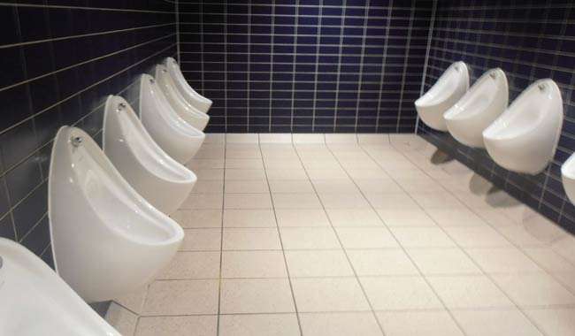 Prostata gli urologi consigliano uomini sedetevi al bagno