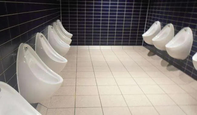 Prostata: uomini sedetevi quando andate al bagno