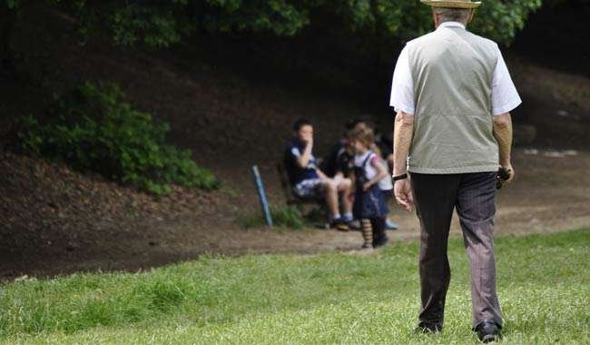 Depressione negli anziani si evidenzia da come si cammina