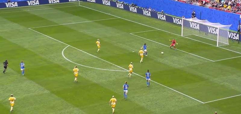 Calcio la nazionale femminile parte col botto