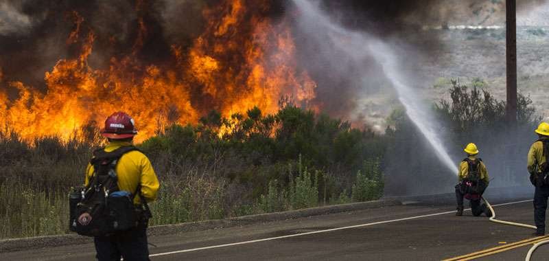 La California continua incessantemente a bruciare