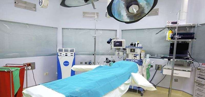 Brindisi follia in sala operatoria bloccata operazione