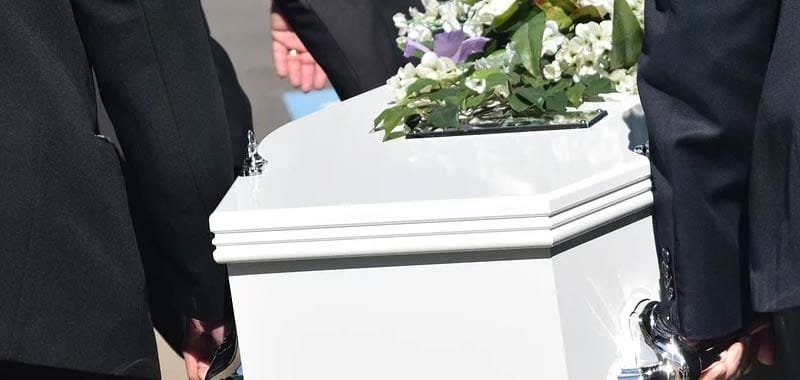 Cei la Chiesa ferma messe e persino funerali