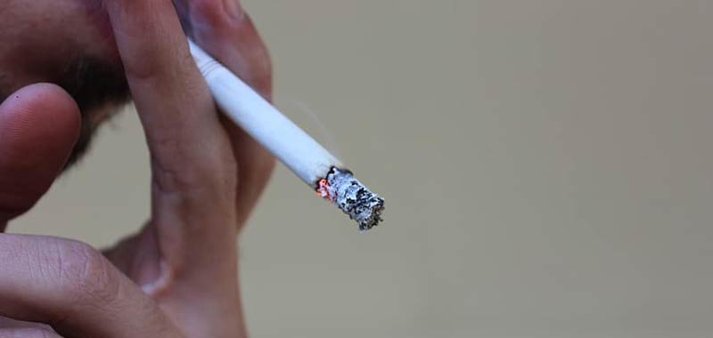 Il fumo puo aumentare il rischio di contagio da Covid