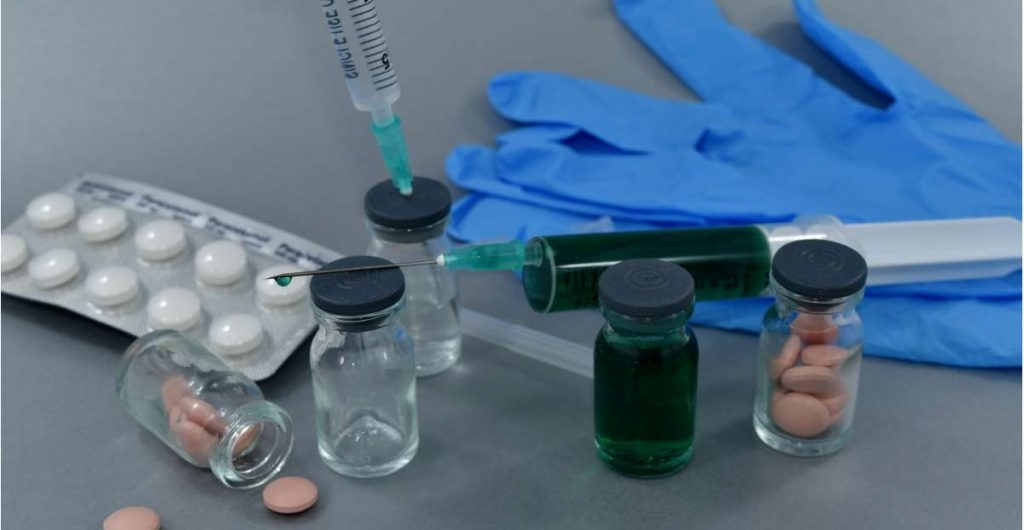 Farmacista arrestato per aver sabotato le dosi del vaccino Moderna