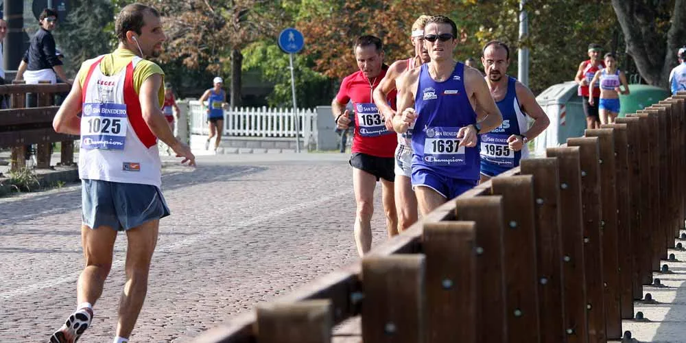 Correre indietro aiuta equilibro e brucia piu calorie