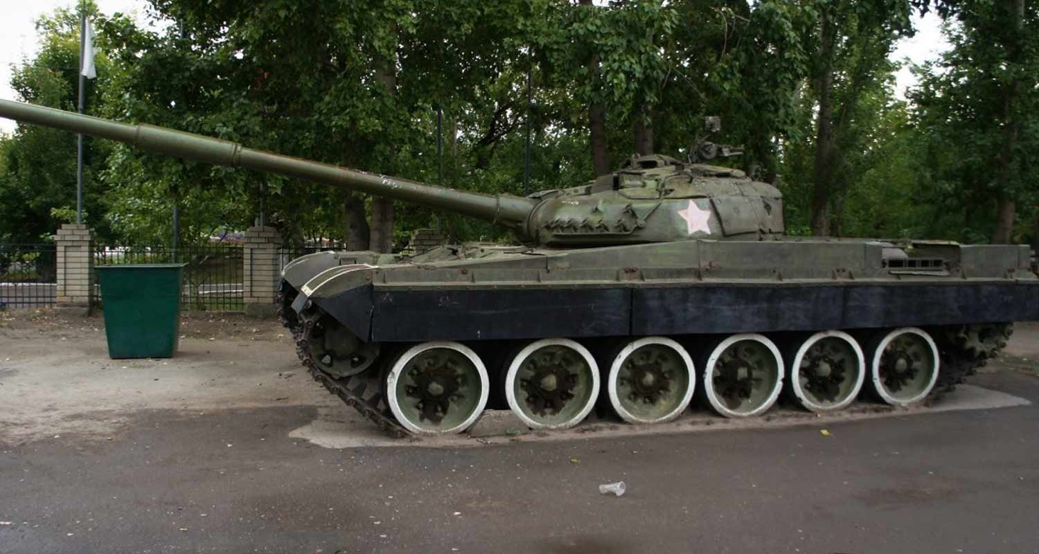 Carri armati russi vagano per la città di Mariupol