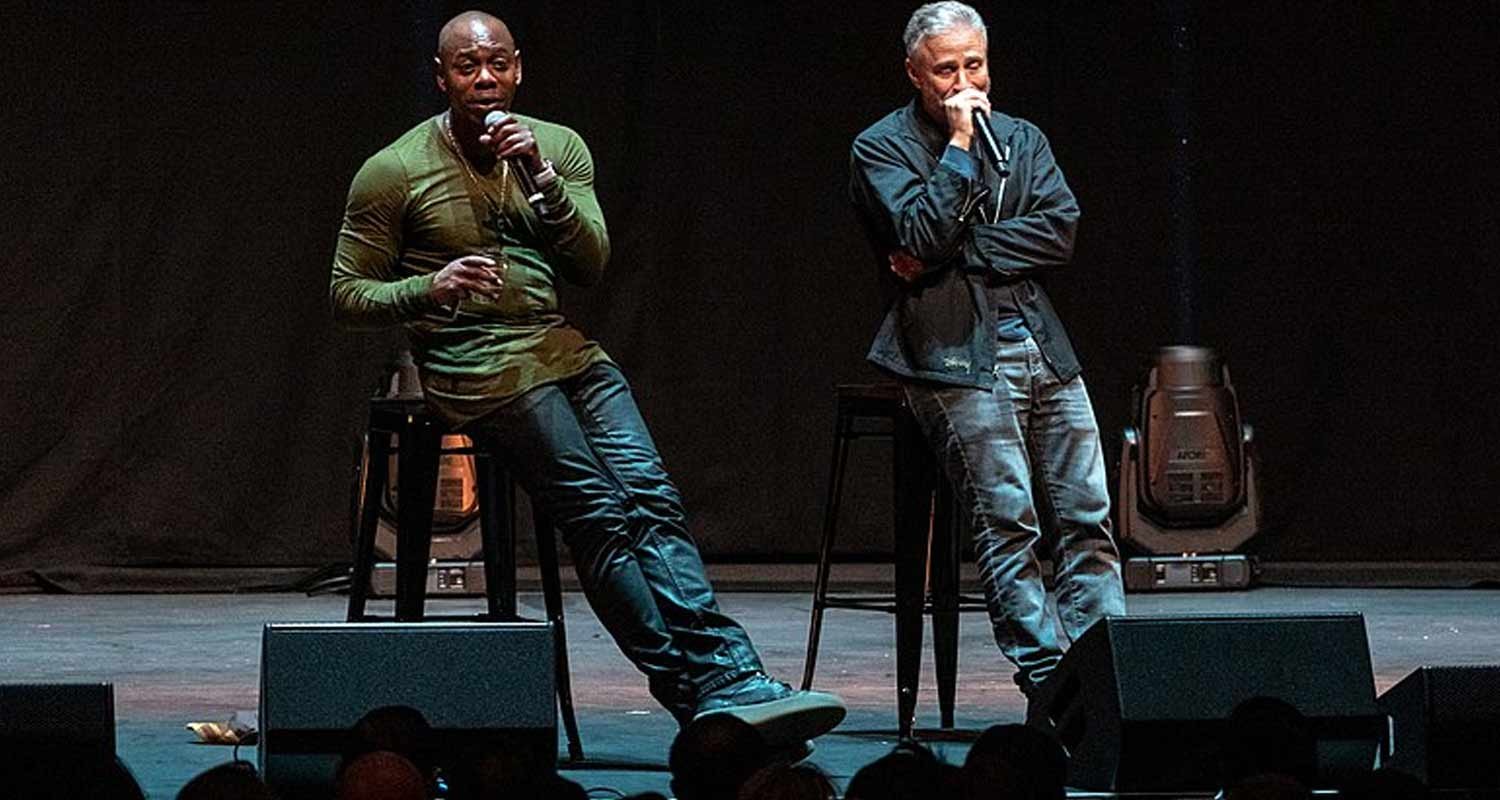 Dave Chappelle, attaccato sul palco da un fan che voleva attenzione