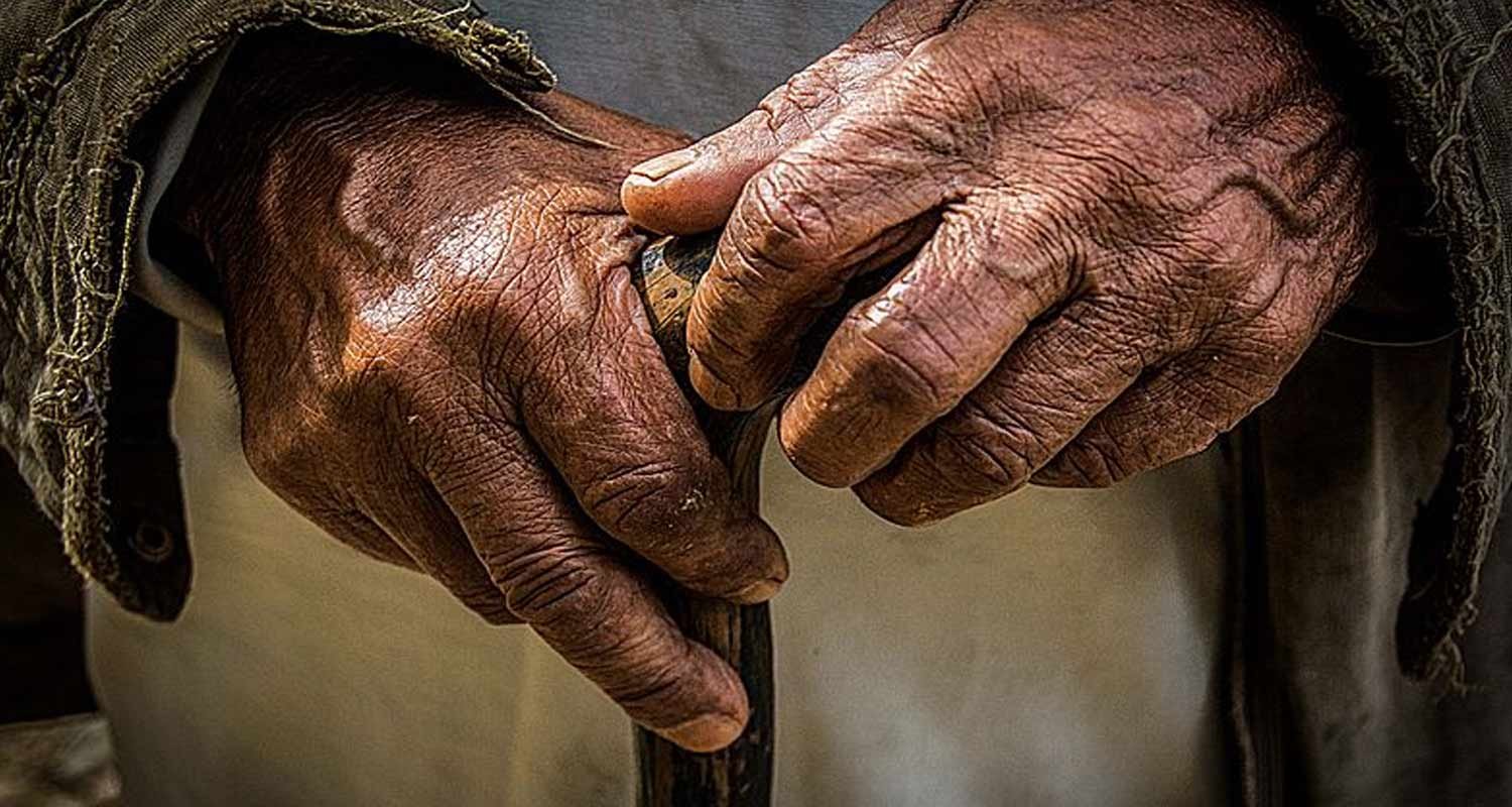 Tremore mani non solo negli anziani cosa vuol dire