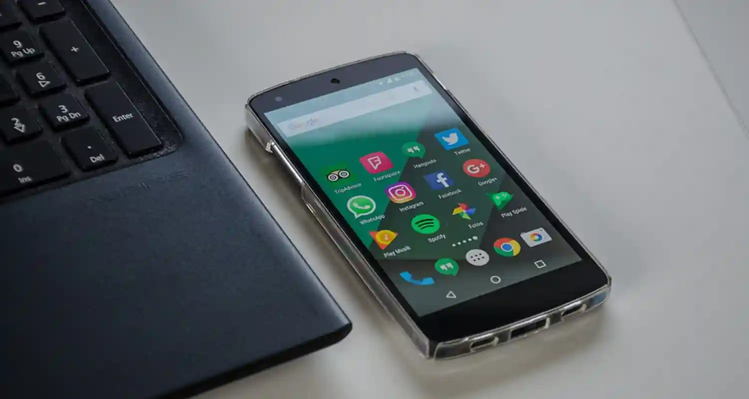 WhatsApp su più dispositivi oggi possibile