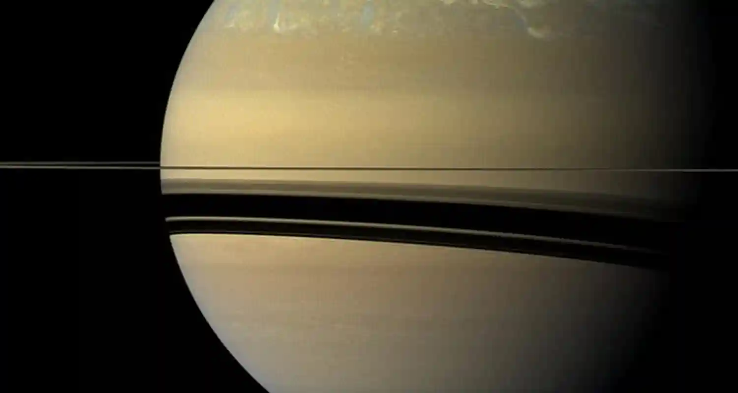 Scoperta incredibile piu di 60 nuove lune orbitano attorno a Saturno