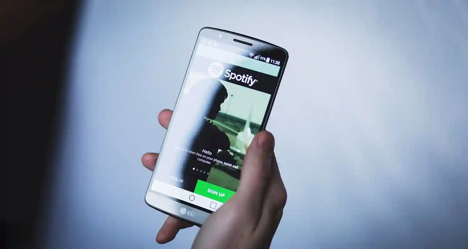 Spotify Rivoluziona lo Streaming Nuove Playlist AI Personalizzate alla Conquista del Mercato Musicale