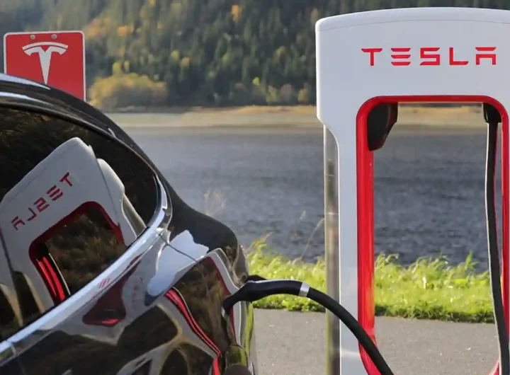 Tesla ha la migliore connettivita internet