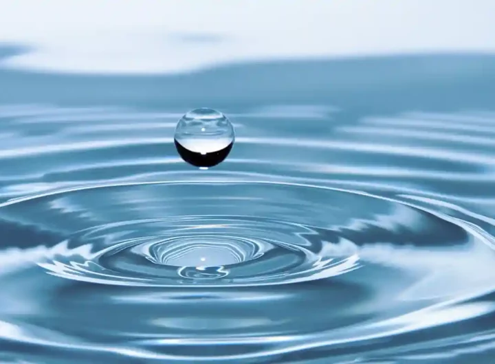 La scienza trasforma acqua pura in un metallo