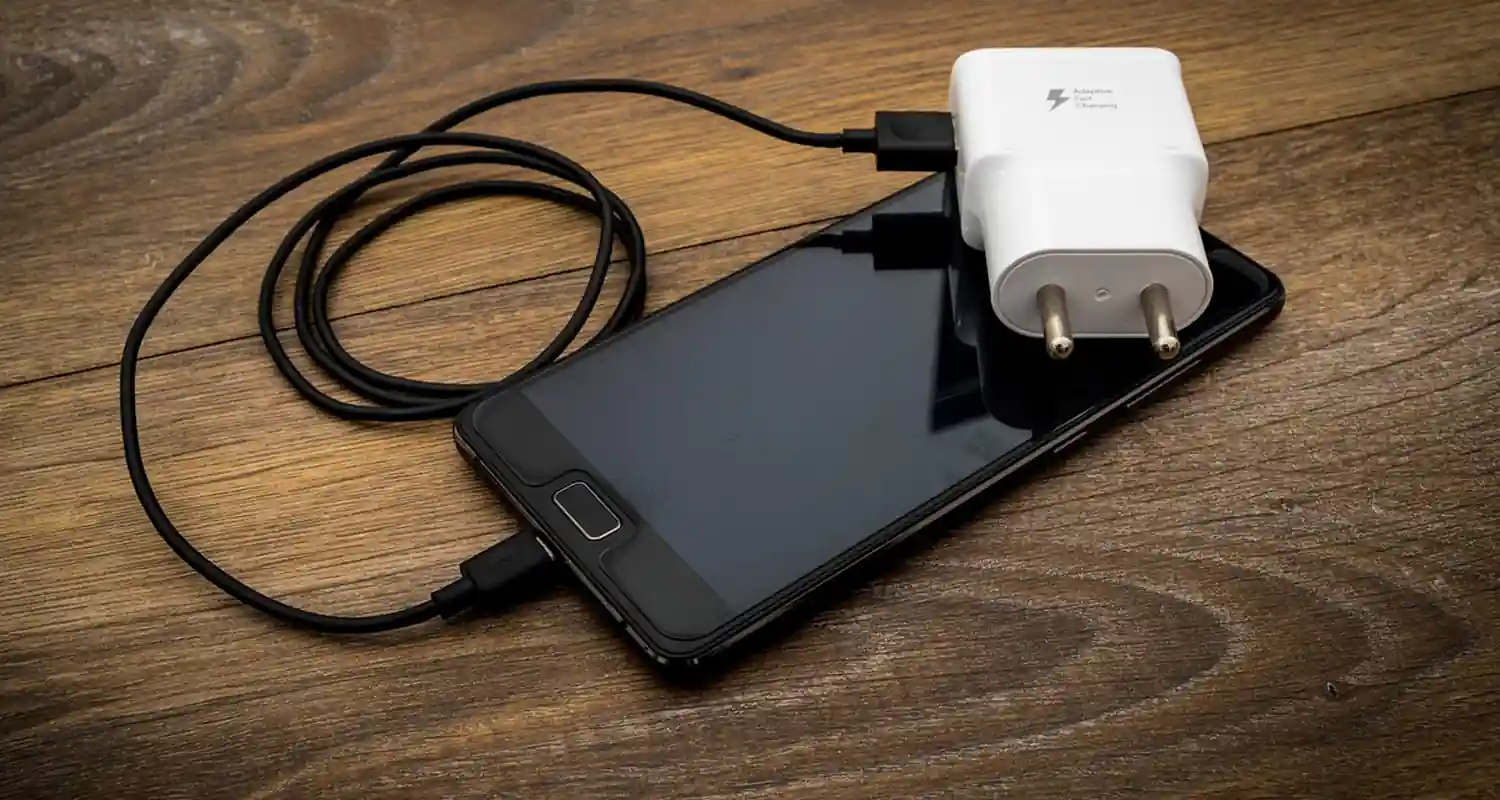 Tutti i trucchi per far durare più a lungo la batteria del cellulare