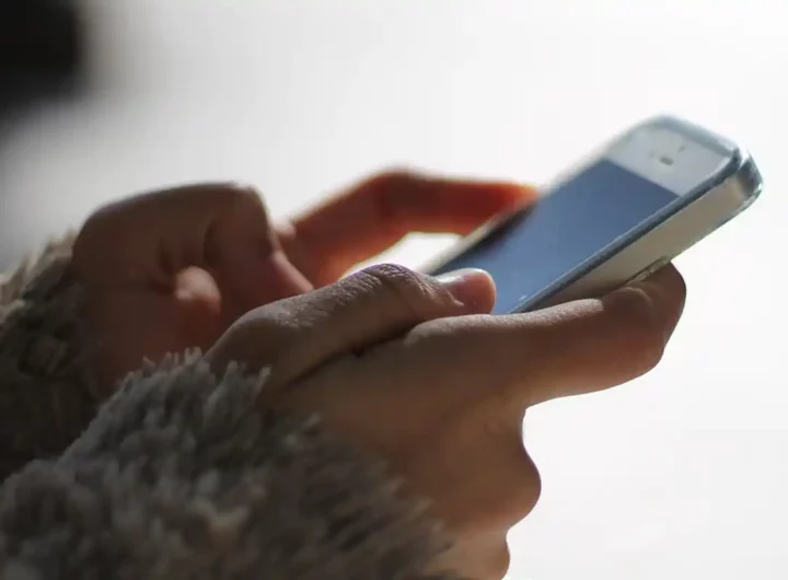 Come programmare un messaggio su WhatsApp (android)