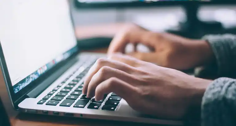 Quali sono le differenze tra software di sistema e software applicativo