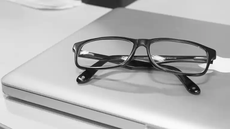 Apple in ritardo di due anni nello sviluppo dell’intelligenza artificiale, secondo Mark Gurman