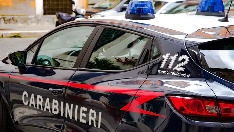 Sognare Carabinieri che Ti Fanno la Multa: Interpretazioni e Significati