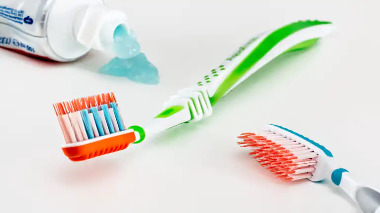 Dentifricio per Curare l’Acne? Attenzione: Potresti Peggiorare la Situazione