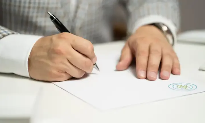 Cosa accade se viene violata la normativa in materia di incompatibilità