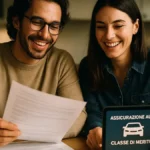 Coppia convivente non sposata mentre firmano una polizza assicurativa