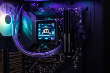 Phanteks lancia Glacier One 360M25 LCD: il dissipatore a liquido con schermo IPS da 6 pollici che trasforma il PC in uno show tech