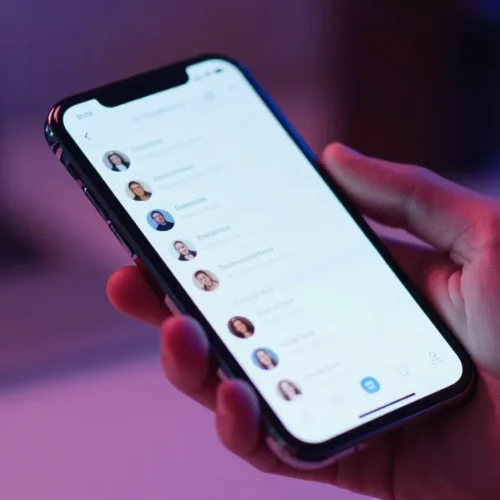 Perché tutti vogliono sapere chi guarda le storie Instagram (e cosa dice di noi)