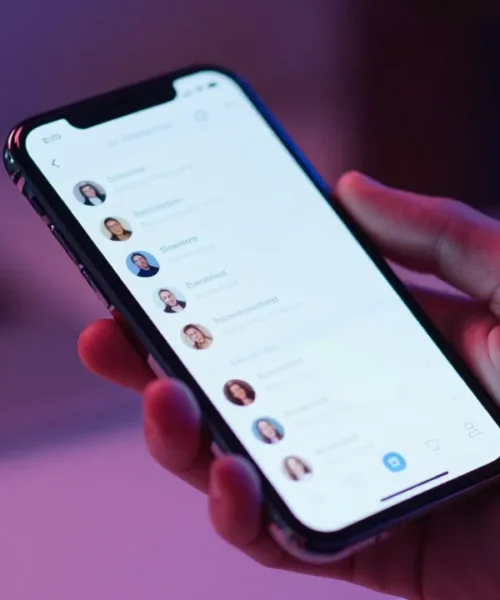 Perché tutti vogliono sapere chi guarda le storie Instagram (e cosa dice di noi)